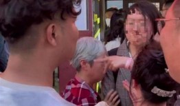 插队老太爆料视频播放在线观看,揭秘真实排队现象